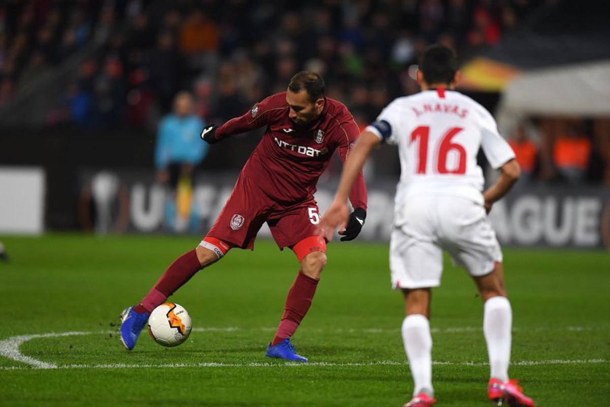 CFR CLUJ - SEVILLA 1-1 // Julen Lopetegui, nemulțumit de starea gazonului: „Nu înțeleg cum a putut să arate așa”