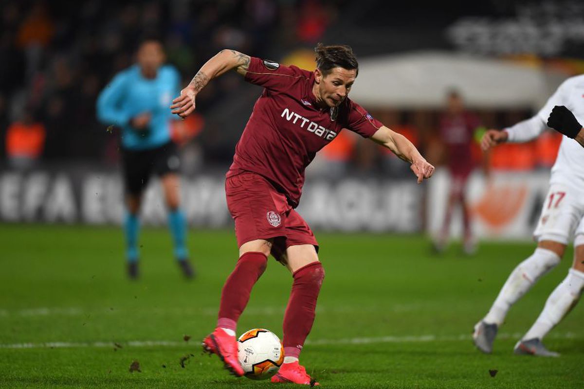 CFR CLUJ - SEVILLA 1-1 // Julen Lopetegui, nemulțumit de starea gazonului: „Nu înțeleg cum a putut să arate așa”