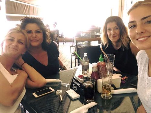 Ana Maria Ștefan (stânga) și Alida Marcovici (dreapta) sunt foarte bune prietene