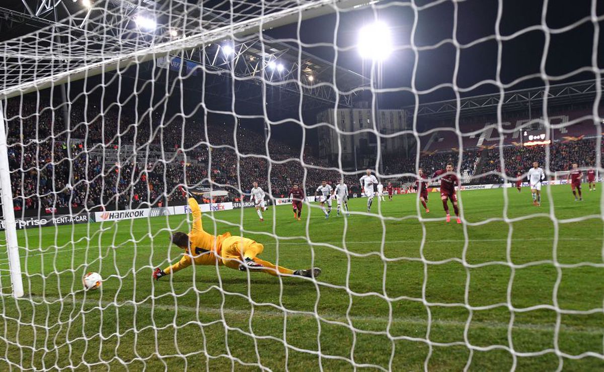 CFR CLUJ - SEVILLA 1-1 // FOTO VAR-ul a fost de partea noastră » Clujenii au deschis scorul cu ajutorul tehnologiei video!