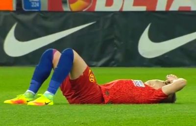 FOTO Experiment nereușit! Dragoș Nedelcu, trimis fundaș central, s-a accidentat în minutul 11 al duelului FCSB - Chindia