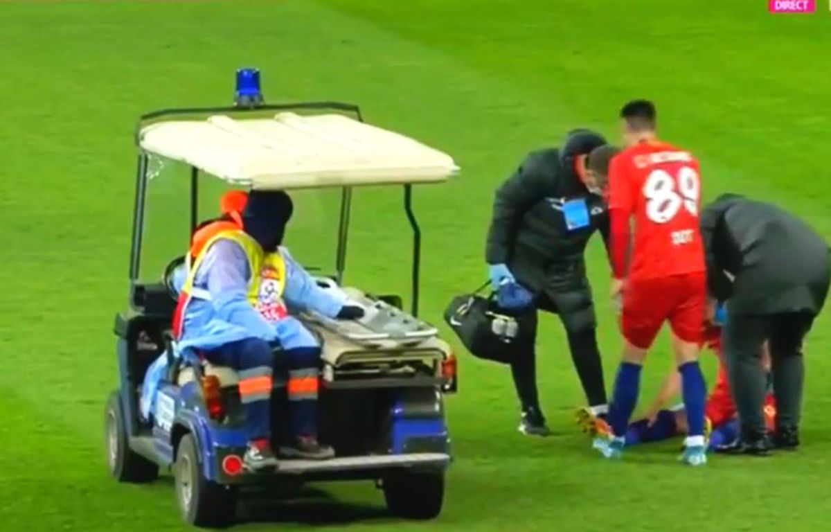FOTO Experiment nereușit! Dragoș Nedelcu, trimis fundaș central, s-a accidentat în minutul 11 al duelului FCSB - Chindia