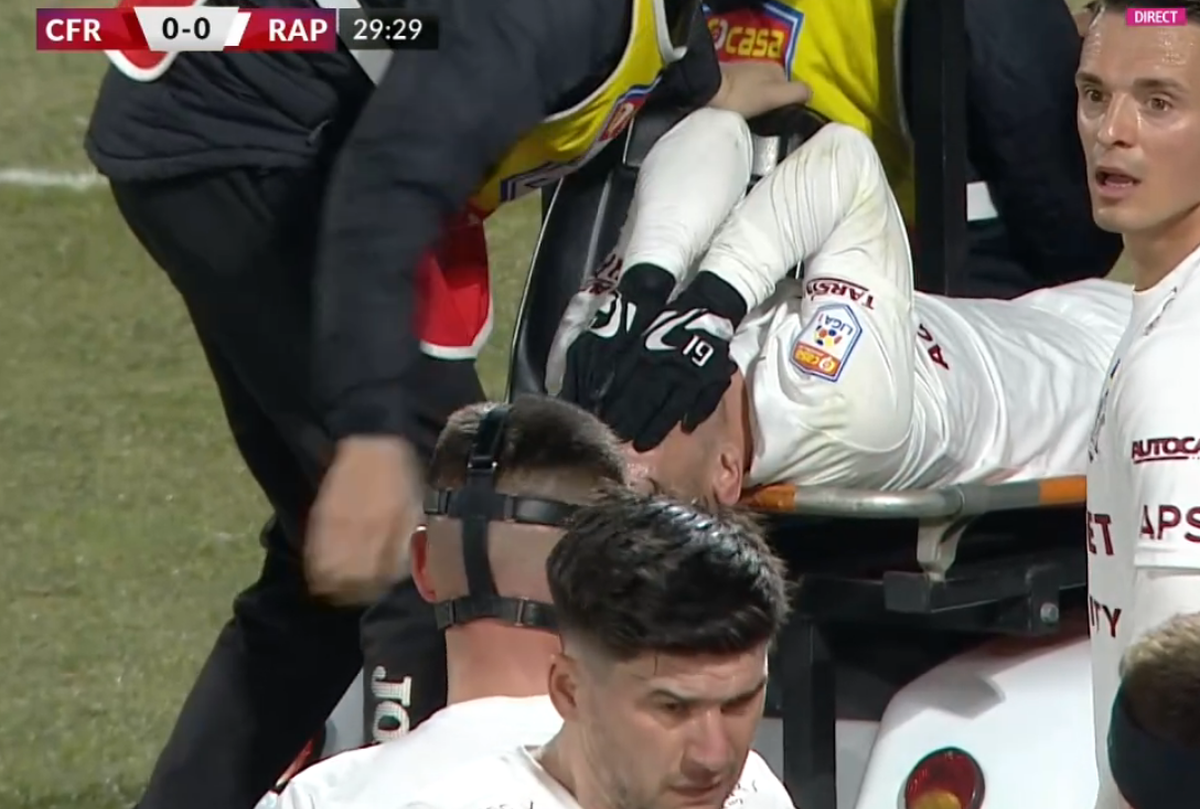 Accidentare urâtă în CFR Cluj - Rapid: s-a tăvălit de durere