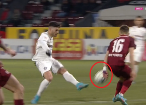 Moment controversat în CFR Cluj - Rapid » Oaspeții au cerut penalty