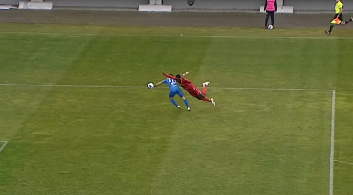 4 minute de foc în Chindia - Botoșani » Penalty refuzat gazdelor + gol marcat dintr-o poziție la limită