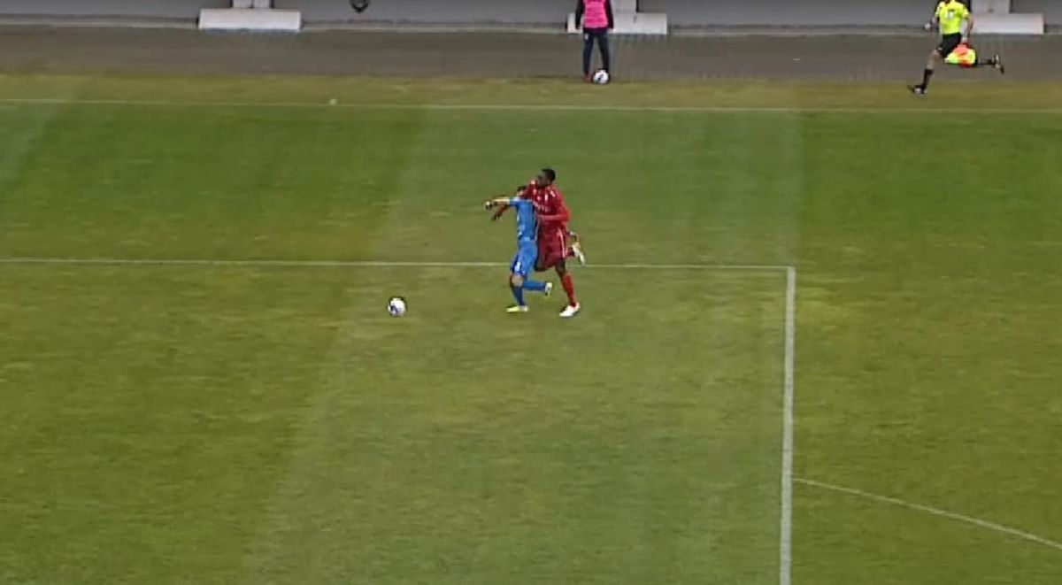 4 minute de foc în Chindia - Botoșani » Penalty refuzat gazdelor + gol marcat dintr-o poziție la limită