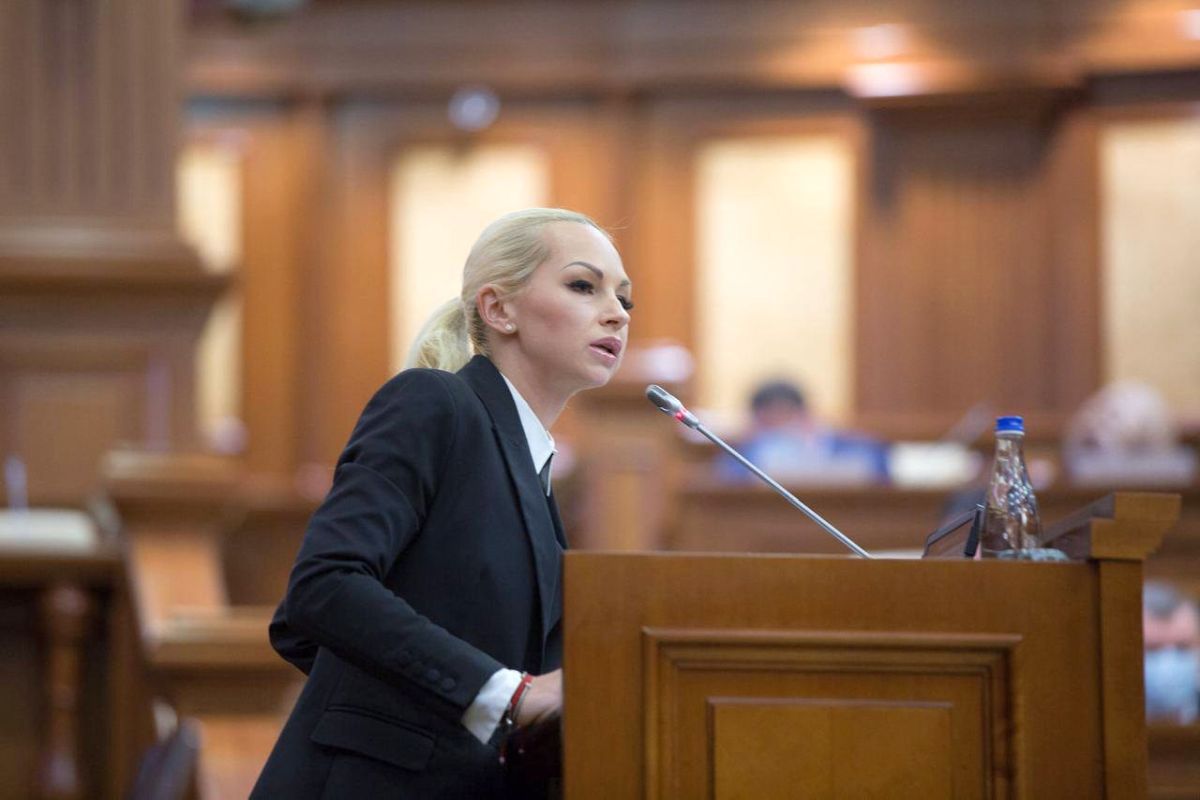 „Se vor transfera pe card!” » Marina Tauber, fosta șefă a Federației de Tenis, filmată când le explică activiștilor din Republica Moldova când vor primi bani din Rusia: „E vorba de lunile de campanie”