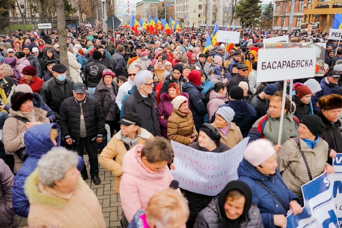 Marina Tauber, în mijlocul protestelor anti-guvernamentale de la Chișinău + imagini de la miting