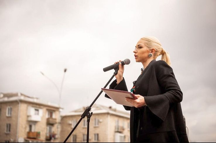 Marina Tauber, deputat din partea partidului „ȘOR”, la protestul de la Chișinău / Sursă foto: Facebook