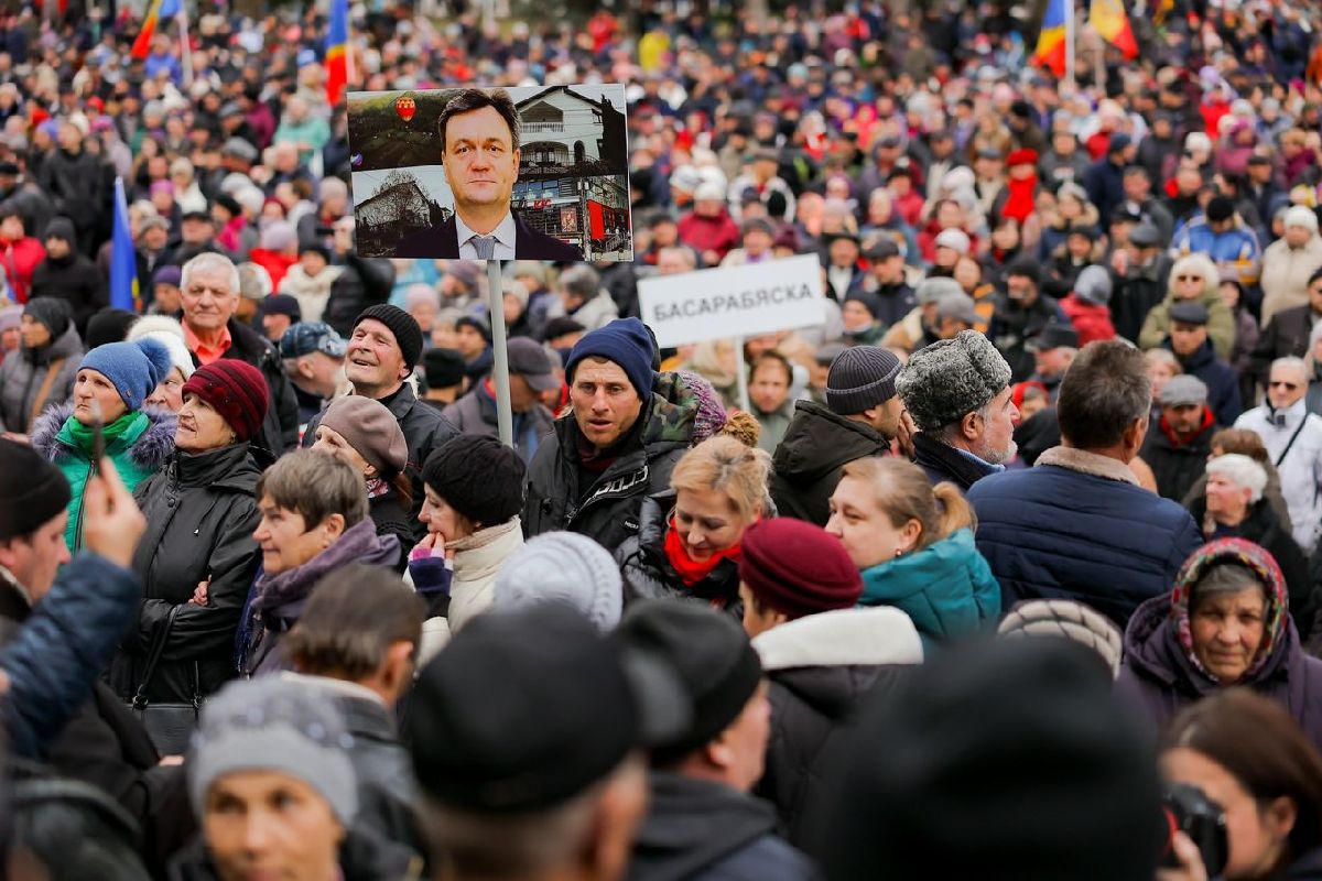 Marina Tauber, în mijlocul protestelor anti-guvernamentale de la Chișinău + imagini de la miting