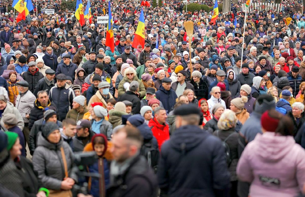 Marina Tauber, în mijlocul protestelor anti-guvernamentale de la Chișinău + imagini de la miting