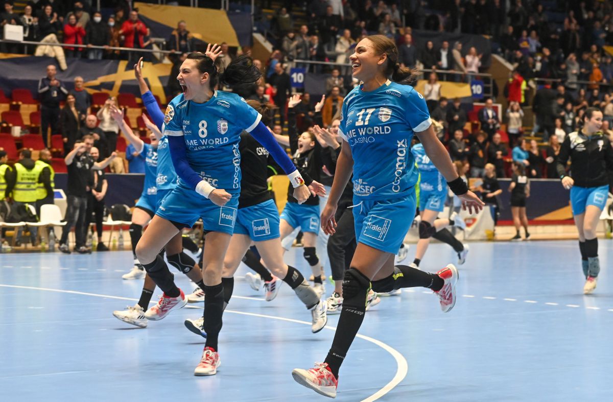 Cristina Neagu, înjurată de galeria Rapidului » Ce s-a întâmplat la derby-ul din Cupa României