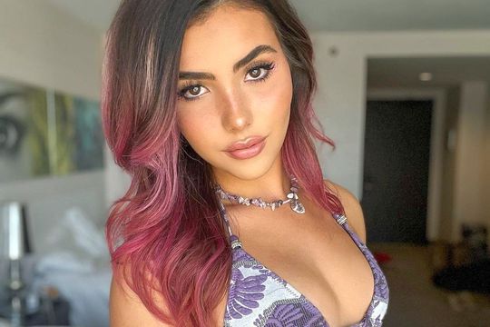 Andreea Botez, o canadiancă cu origini românești, este considerată cea mai sexy jucătoare din lume.