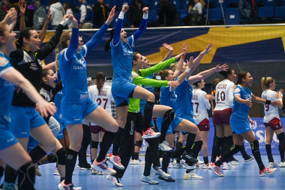 FRH, comunicat ferm după evenimentele de la CSM București - Rapid: „Dorim să eliminăm așa ceva din sălile unde se joacă handbal”