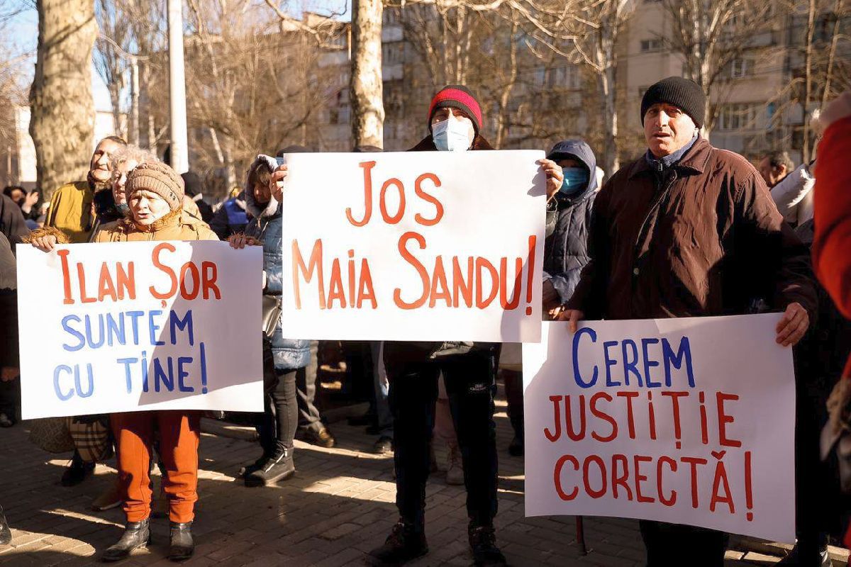 Marina Tauber, în mijlocul protestelor anti-guvernamentale de la Chișinău + imagini de la miting