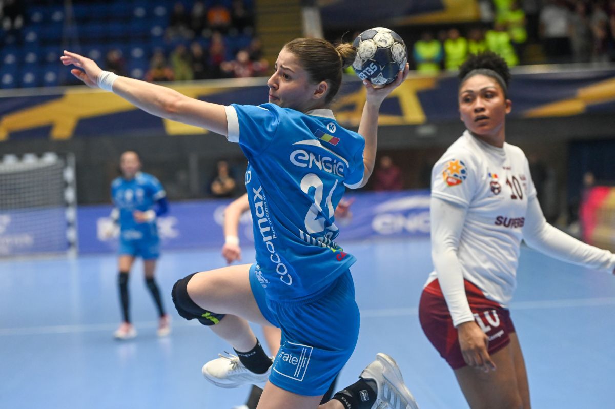 CE UMILINȚĂ! Rapid, eliminată din Cupă de rivala CSM București după un meci incredibil » Campioana a condus cu 6 goluri, apoi n-a marcat jumătate de repriză!