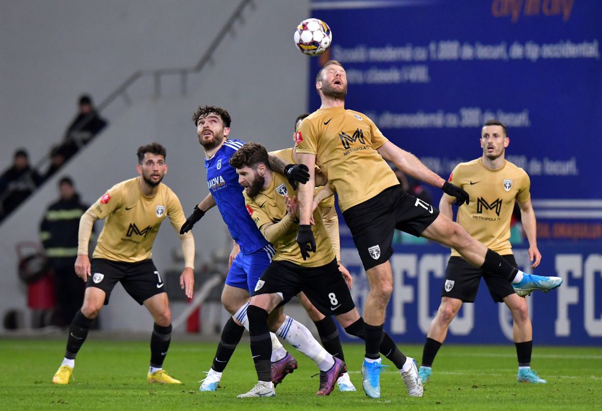 Gafa uriașă care a decis ultimul meci al etapei în Liga 1 » Și-a bătut propriul portar cu o reluare imparabilă