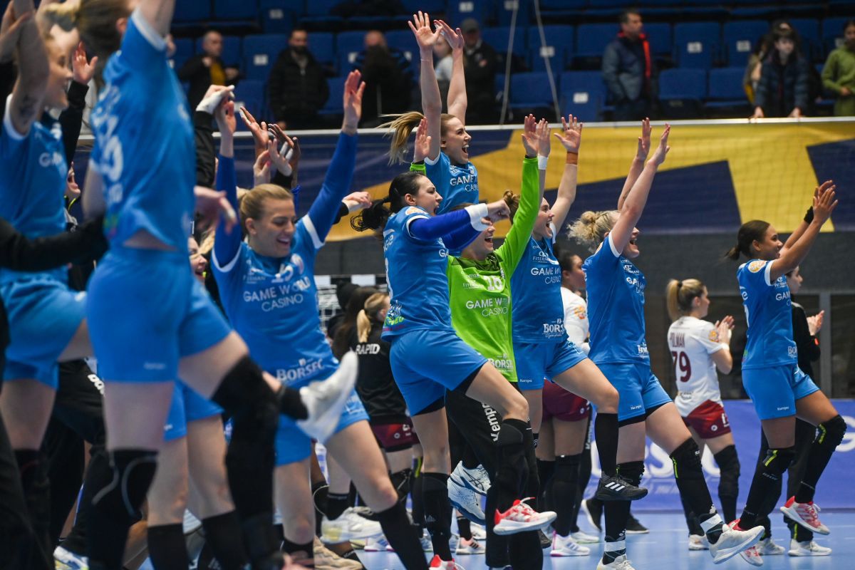 „Nu ar trebuie să ne punem mintea cu așa ceva. La handbal vin oameni civilizați” » Pintea și Adi Vasile îi taxează pe fanii Rapidului