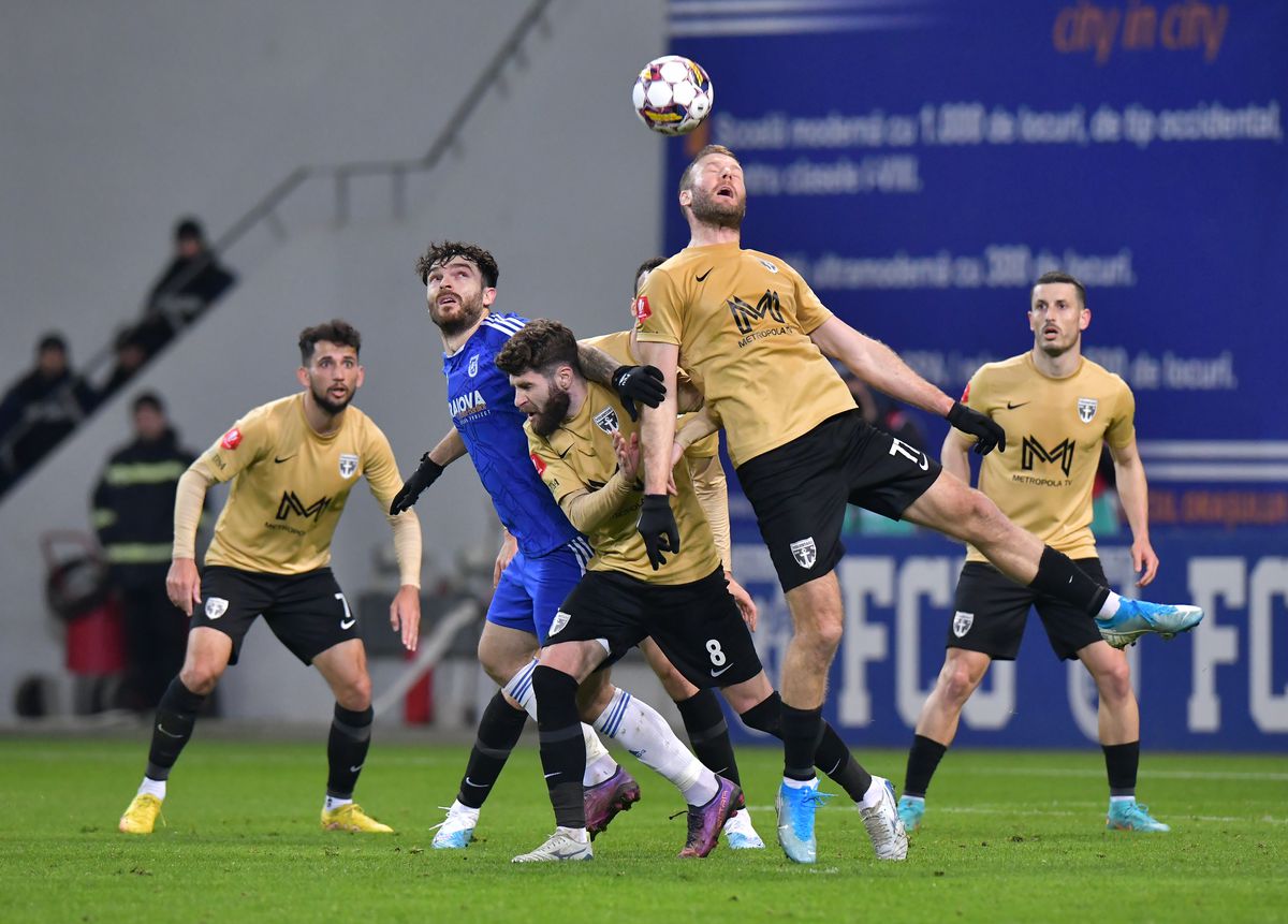 FCU Craiova - FC Voluntari 2-1 »  FCU Craiova încă visează la play-off » Oltenii întorc rezultatul după pauză și obțin o victorie vitală cu Voluntari! Clasamentul ACUM