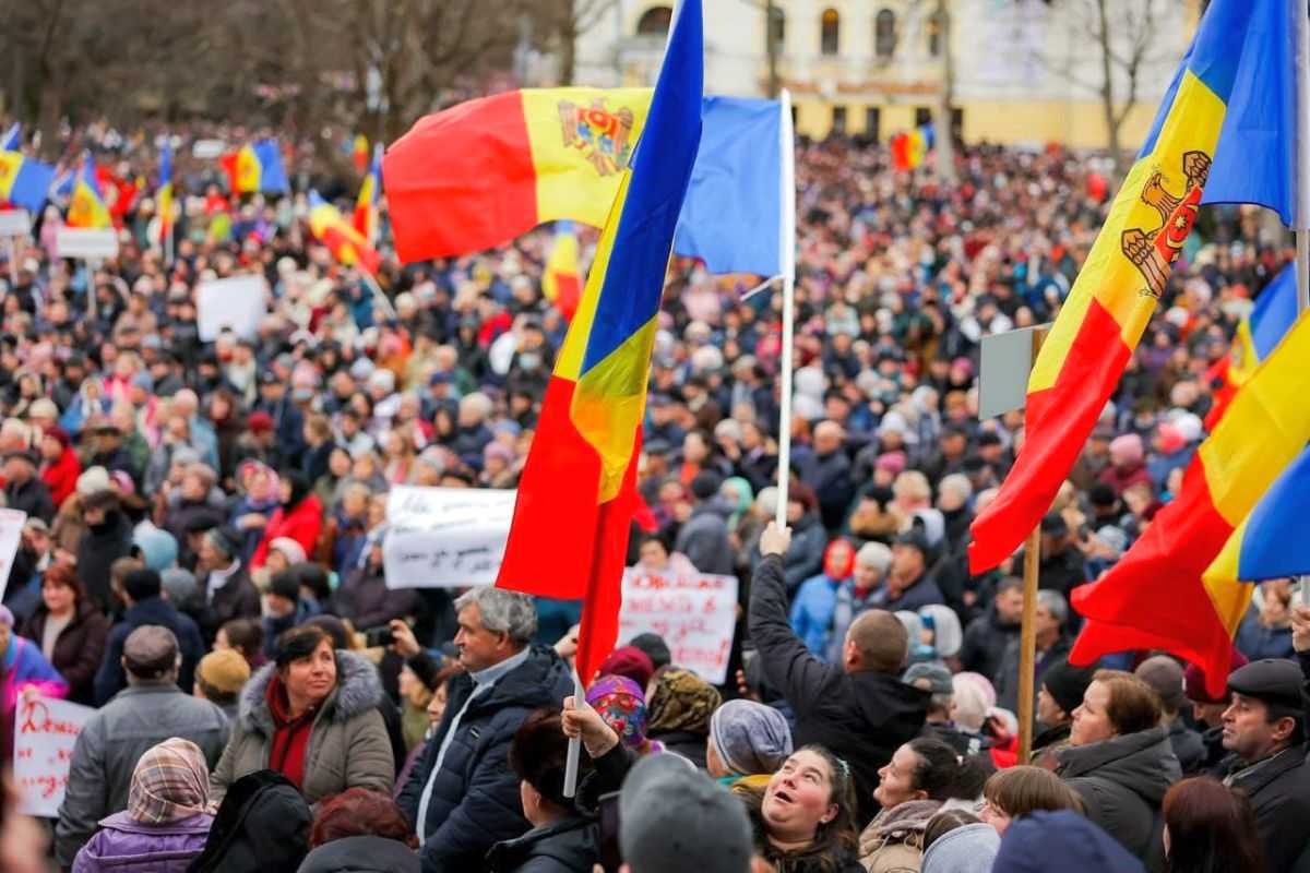 Marina Tauber, în mijlocul protestelor anti-guvernamentale de la Chișinău + imagini de la miting