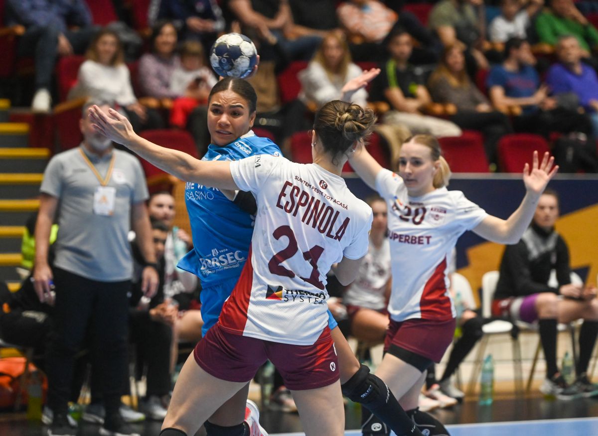 „Nu ar trebuie să ne punem mintea cu așa ceva. La handbal vin oameni civilizați” » Pintea și Adi Vasile îi taxează pe fanii Rapidului