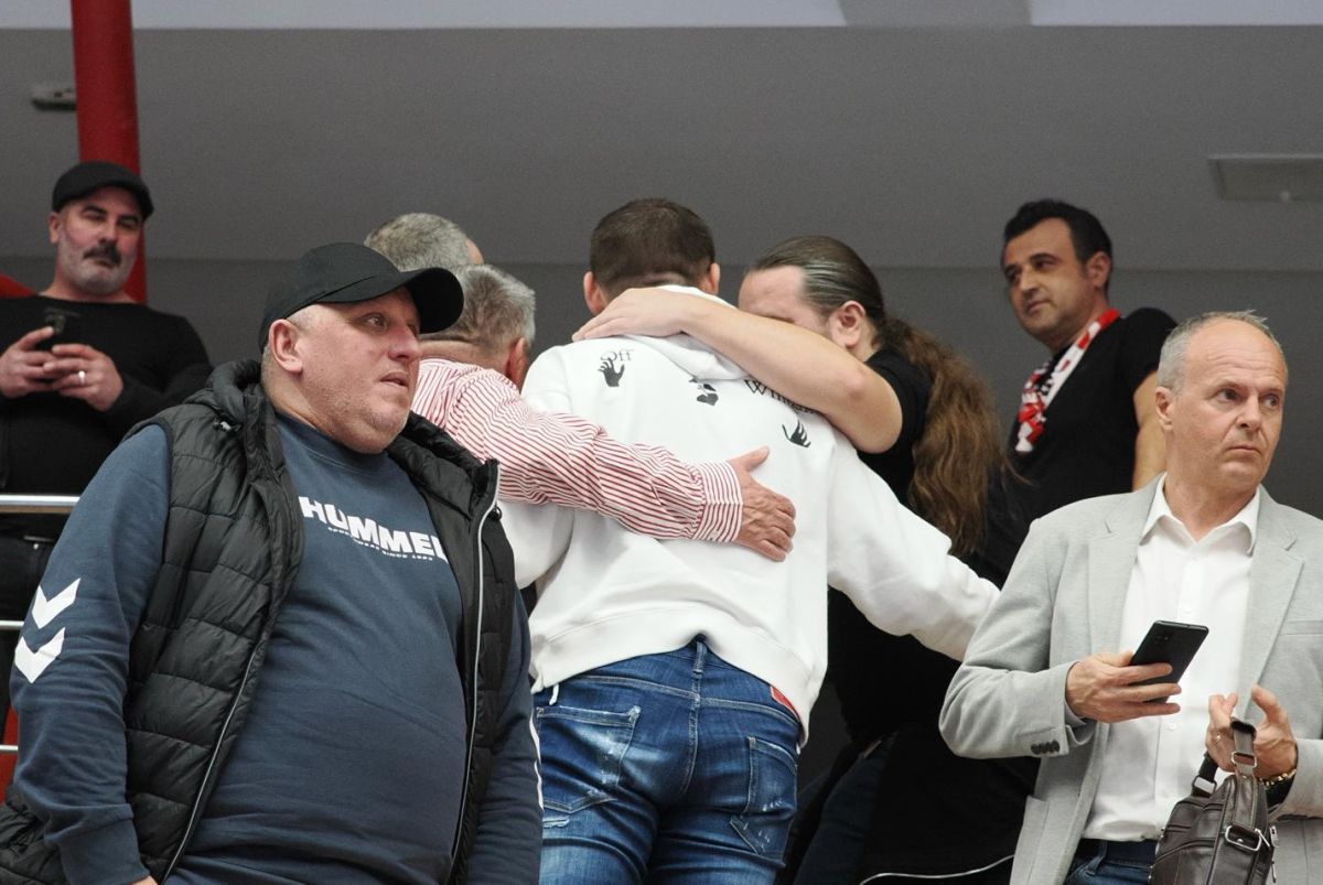 A atras toate privirile la Dinamo - CSM Constanța, derby-ul românesc din European League! Fanii au stat la coadă pentru o poză