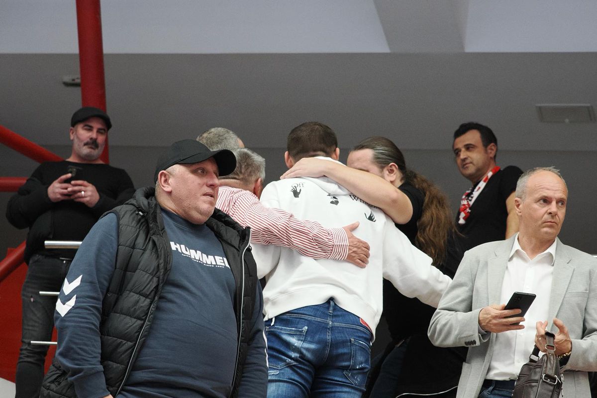 A atras toate privirile la Dinamo - CSM Constanța, derby-ul românesc din European League! Fanii au stat la coadă pentru o poză