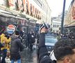 Suporterii lui PAOK fac spectacol în Centrul Vechi din București înaintea duelului cu FCSB, foto: Remus Dinu