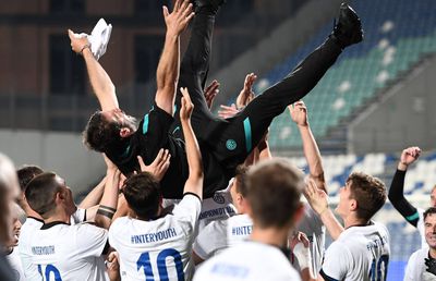 Laude de la foștii elevi: „Chivu e charismatic. Aplaudă ca un nebun la fiecare gol. Ne simțeam de parcă era în teren cu noi”