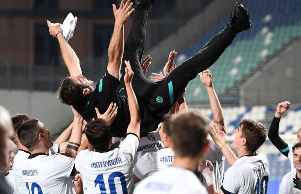 Laude de la foștii elevi: „Chivu e charismatic. Aplaudă ca un nebun la fiecare gol. Ne simțeam de parcă era în teren cu noi”