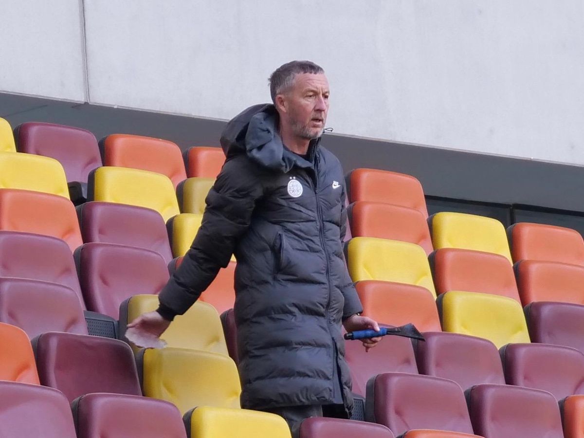 Imagini de ultimă oră de la Arena Națională » Gazonul arată IMPECABIL, Mihai Stoica s-a întors la „munca de jos”, dar a renunțat la lopată. Cum a fost surprins azi