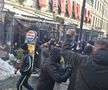 Suporterii lui PAOK fac spectacol în Centrul Vechi din București înaintea duelului cu FCSB, foto: Remus Dinu