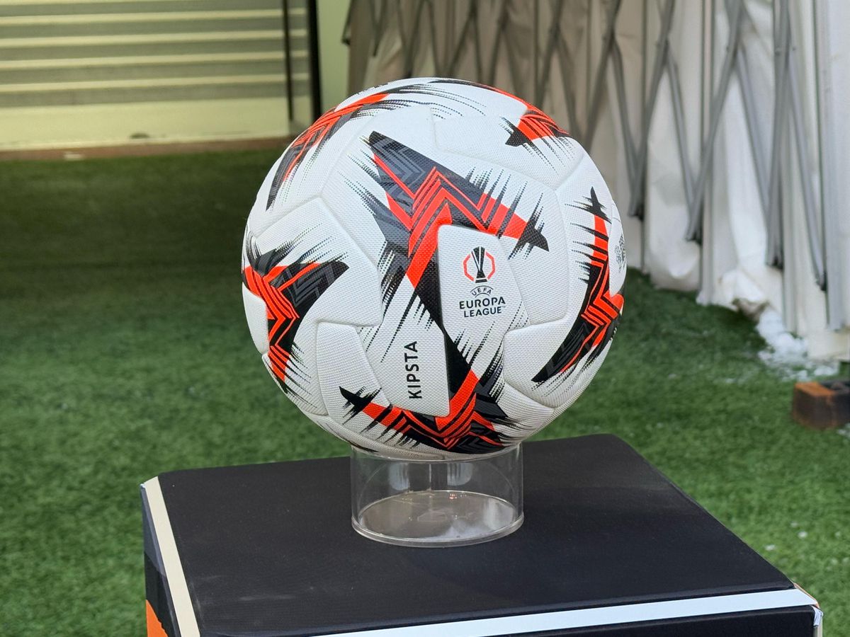 Imagini de ultimă oră de la Arena Națională » Gazonul arată IMPECABIL, Mihai Stoica s-a întors la „munca de jos”, dar a renunțat la lopată. Cum a fost surprins azi