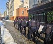 Suporterii lui PAOK fac spectacol în Centrul Vechi din București înaintea duelului cu FCSB, foto: Remus Dinu