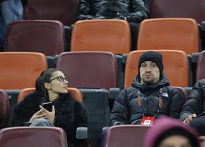 Cu cine a venit Darius Olaru la FCSB - PAOK: au atras toate privirile pe Arena Națională » Alți oaspeți de gală la meci