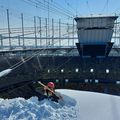 Imagine de anul trecut, când alpiniștii deszapăezeau acoperișul Arenei Naționale