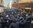 Suporterii lui PAOK fac spectacol în Centrul Vechi din București înaintea duelului cu FCSB, foto: Remus Dinu