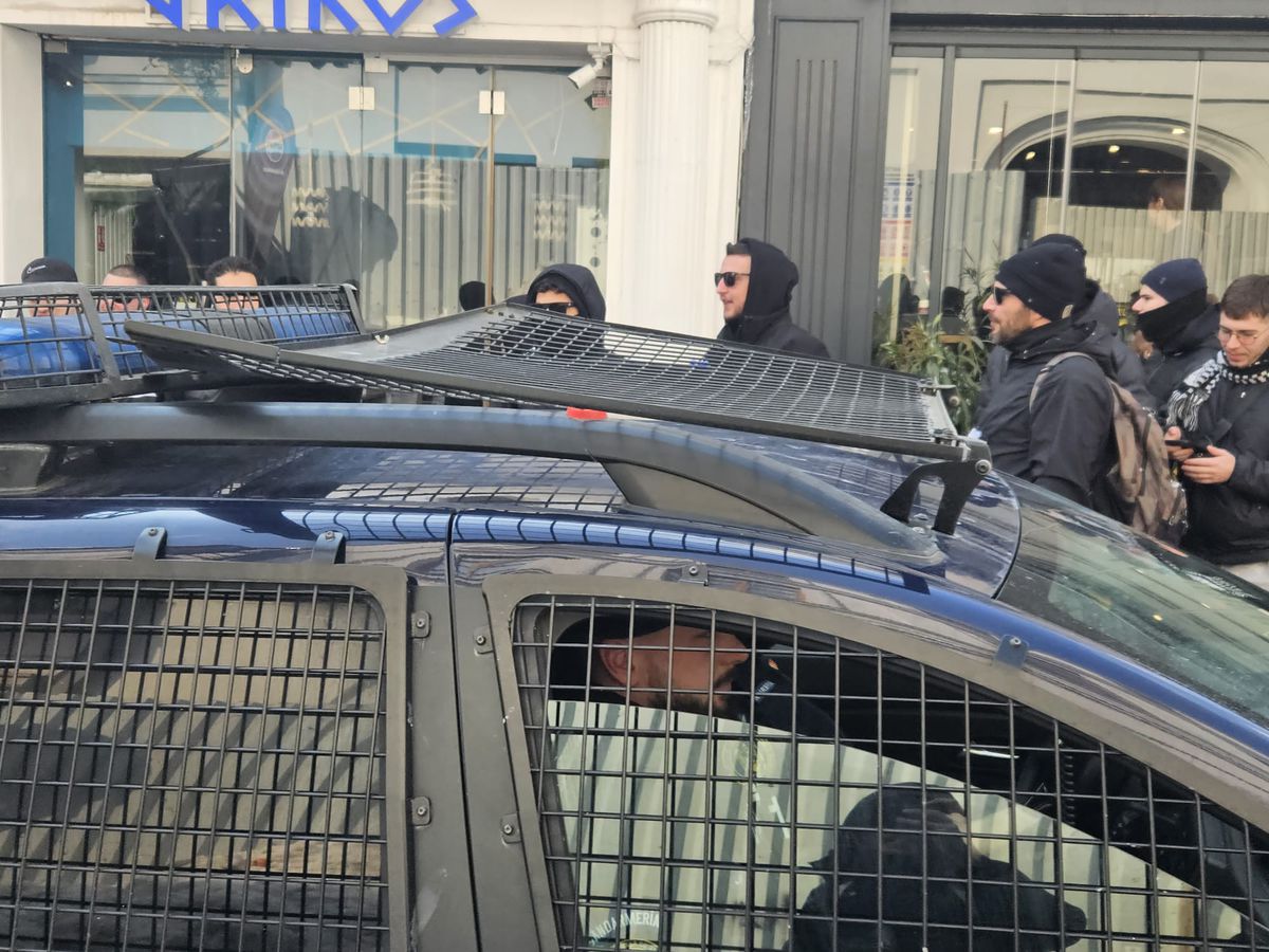 Away days » Suporterii lui PAOK fac spectacol în Centrul Vechi din București înaintea duelului cu FCSB