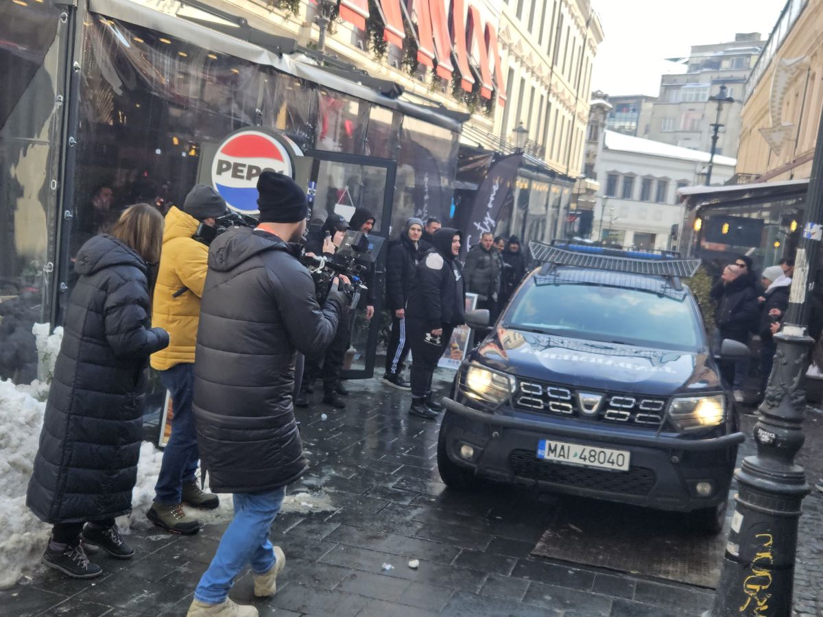 Away days » Suporterii lui PAOK fac spectacol în Centrul Vechi din București înaintea duelului cu FCSB