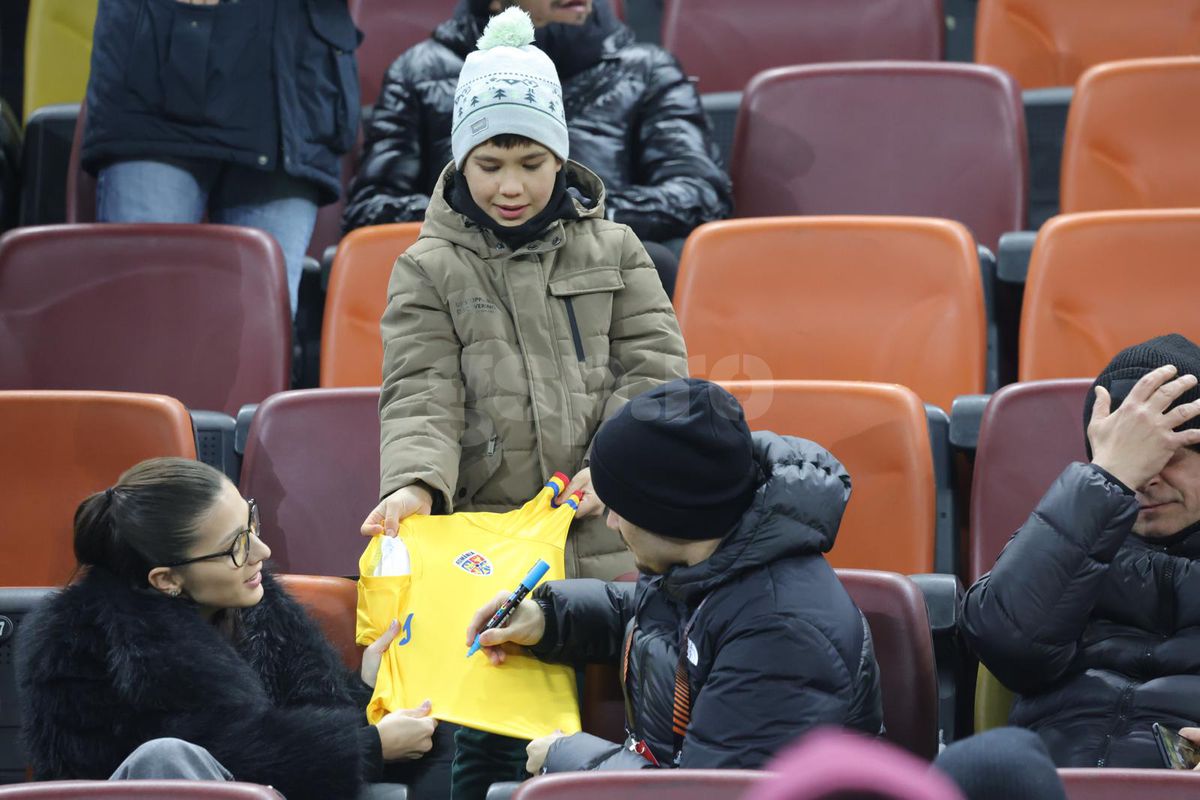 Cu cine a venit Darius Olaru la FCSB - PAOK: au atras toate privirile pe Arena Națională » Alți oaspeți de gală la meci