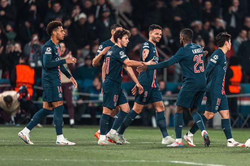 Jucătorii lui PSG exultă la unul dintre cele șapte goluri marcat cu Brest în play-off-ul Ligii Campionilor / Foto: Imago
