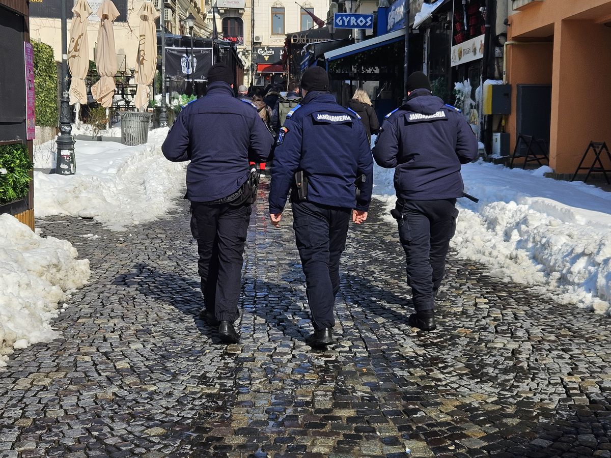 „Invazia” elenă! Reporterii GSP, în Centrul Vechi printre fanii lui PAOK! Numele lui Răzvan Lucescu a răsunat în inima Bucureștiului