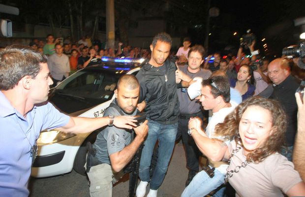 ȘOCANT! Fotbalistul care și-a omorât iubita și a dat-o de mâncare la câini a revenit » A semnat cu echipa care conține și 4 violatori