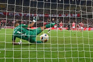 Ce se întâmplă cu Epassy și Roșca: cine va apăra poarta lui Dinamo în derby-ul cu Rapid