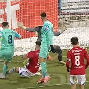 Fază controversată de arbitraj cu Iacob și Alin Roman, în Oțelul - UTA / FOTO:  Captură TV @Digi Sport 1