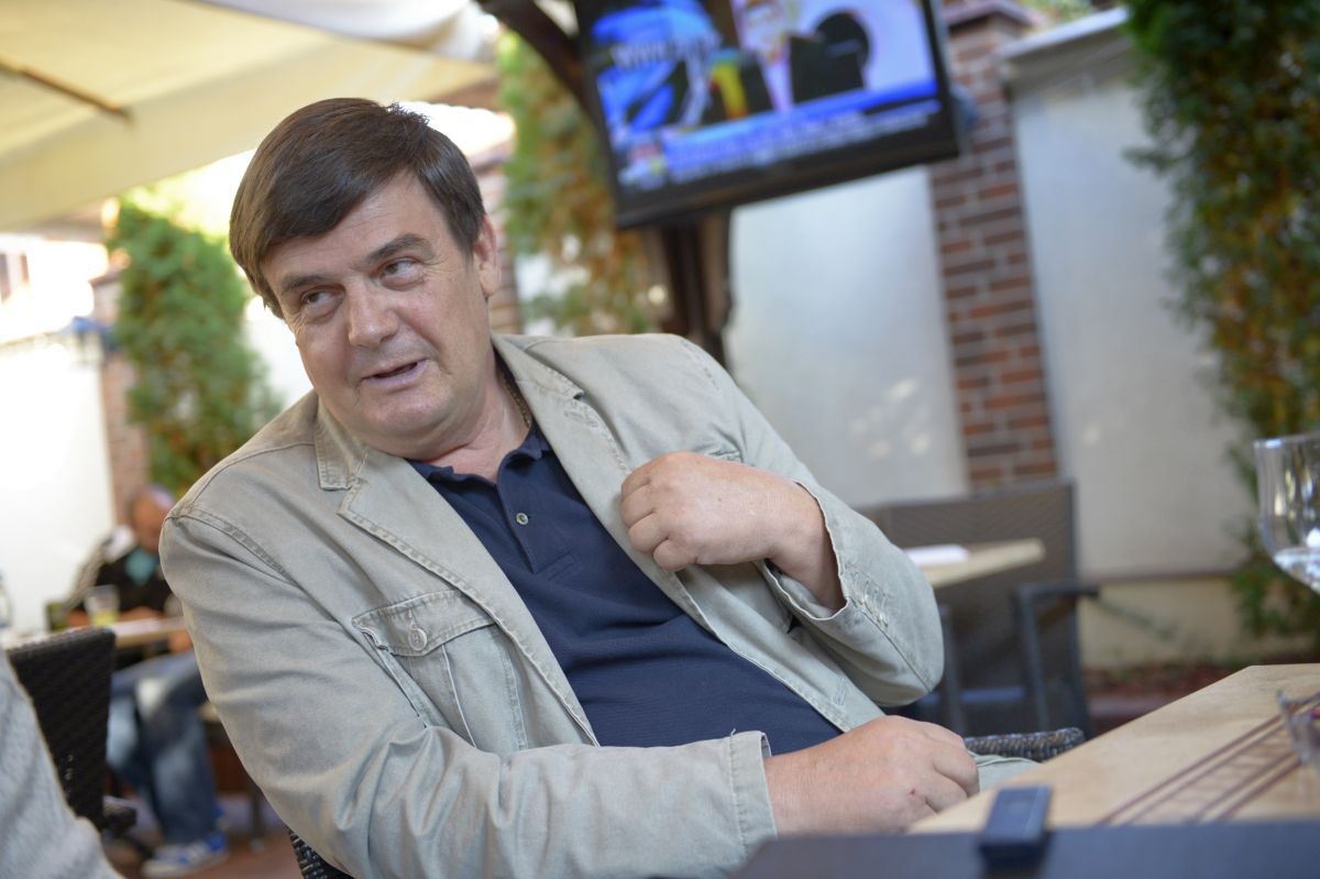 Marin Condescu de-a lungul anilor » Sindicalistul-șef de club, în diverse ipostaze: din mină în lojă, de la mărire la decădere