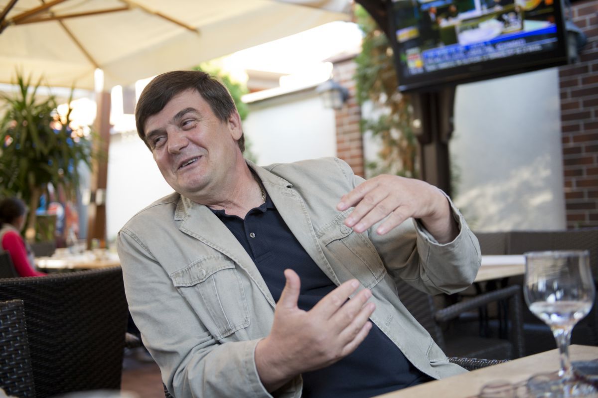 Marin Condescu de-a lungul anilor » Sindicalistul-șef de club, în diverse ipostaze: din mină în lojă, de la mărire la decădere