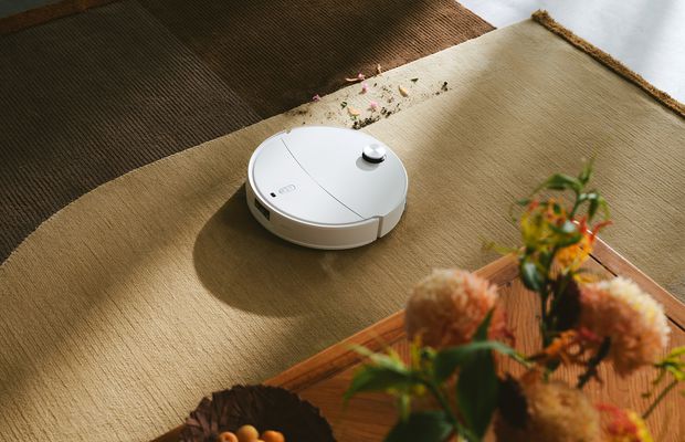 Roborock lansează Qrevo Edge 2 Pro – aspirator robot pentru covoare, cu putere de 25.000 Pa și stație complet automată