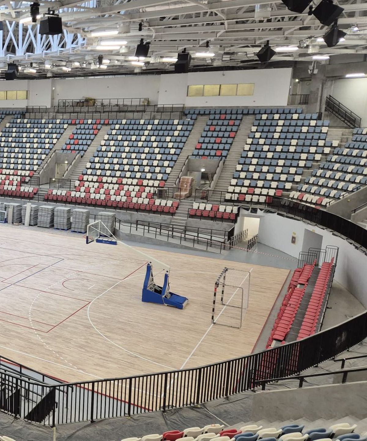 Federațiile se bat pentru noua sală ultramodernă din România! Arena e aproape de inaugurare, imagini din interior