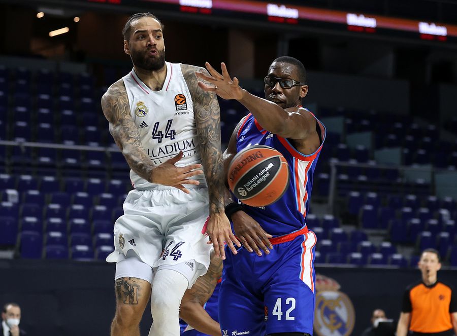 Selectat în NBA de Michael Jordan, jucătorul lui U-BT Cluj-Napoca și-a amintit de prima întâlnire cu legenda lui Chicago Bulls: „Toată sala a înghețat”